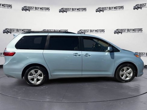 Used 2016 Toyota Sienna LE image 9