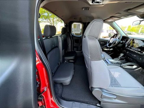 Certified 2025 Nissan Frontier SV image 16