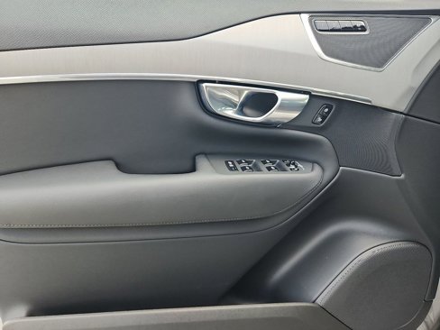 Certified 2025 Volvo XC90 B5 Core image 12