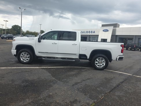 Used 2024 Chevrolet Silverado 2500 High Country w/ High Country Premium Package image 6
