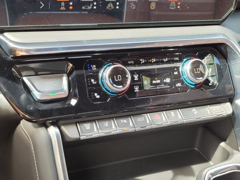New 2025 GMC Sierra 3500 Denali Ultimate image 9