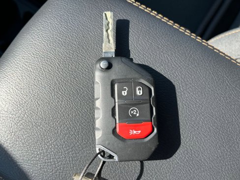 Used 2025 Jeep Wrangler Sahara image 22