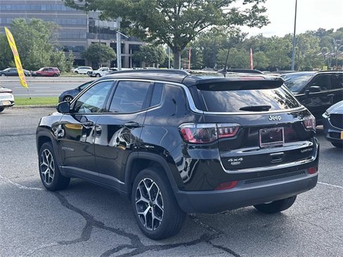 Certified 2025 Jeep Compass Limited image 4