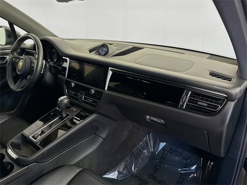 Used 2023 Porsche Macan Turbo image 23
