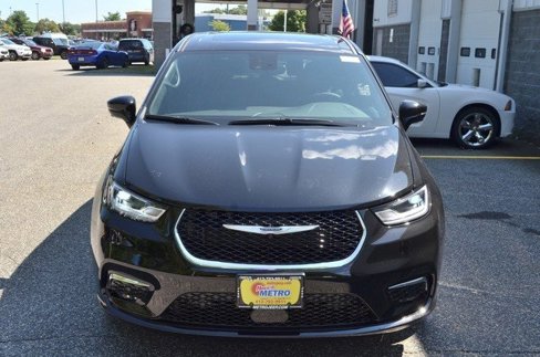 New 2026 Chrysler Pacifica Select image 3