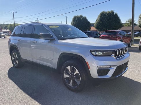 Used 2023 Jeep Grand Cherokee 4WD 4xe image 3