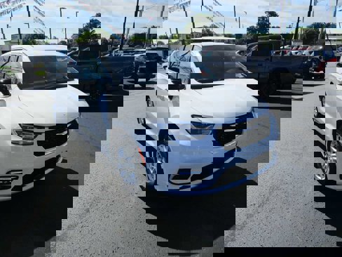 New 2026 Chrysler Pacifica Select image 3