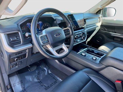 Used 2024 Ford Expedition Max XLT image 9