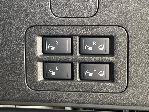 New 2025 Nissan Armada SL w/ Captain's Chari Seat Package image 33