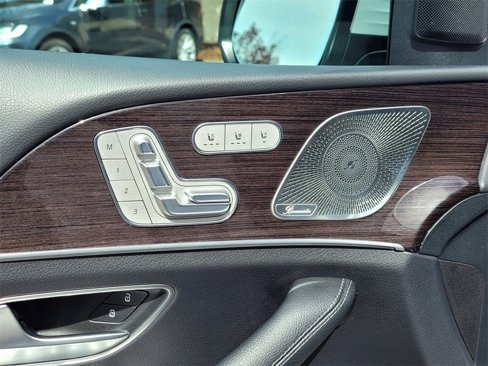 Used 2023 Mercedes-Benz GLS 450 4MATIC image 12