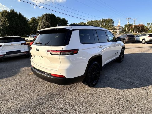 Used 2024 Jeep Grand Cherokee L Laredo image 5