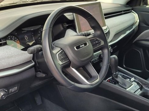 Used 2022 Jeep Compass Latitude image 31