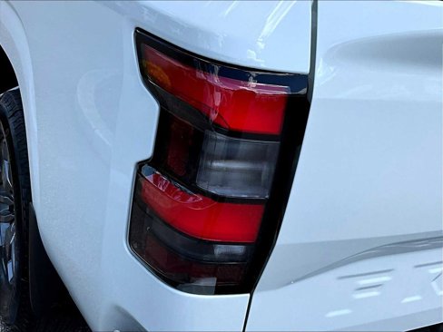 Certified 2025 Nissan Frontier SV image 33