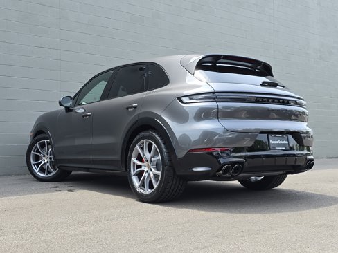 New 2025 Porsche Cayenne GTS image 3