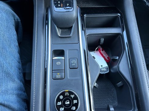 Used 2023 Nissan Pathfinder SL w/ Lighting Package (N92) image 19