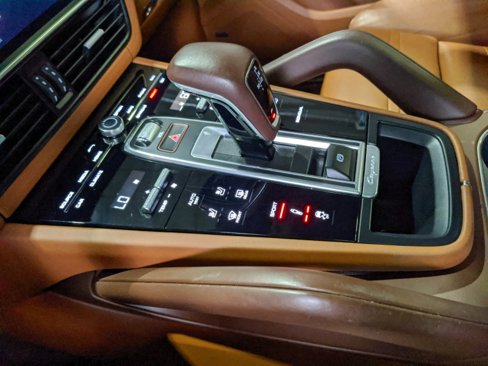 Used 2020 Porsche Cayenne S image 19