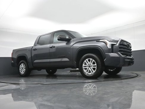Used 2022 Toyota Tundra SR5 w/ SR5 Convenience Package image 62