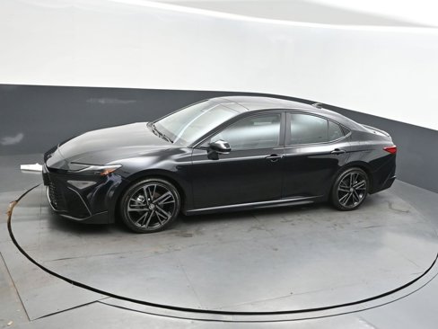 Used 2025 Toyota Camry XSE image 29