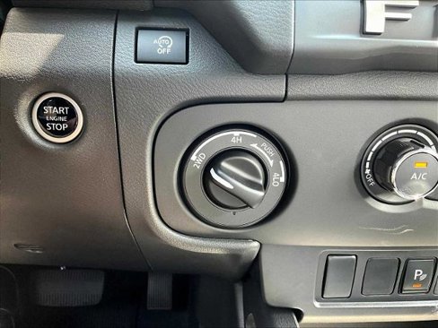 Certified 2025 Nissan Frontier SV image 26