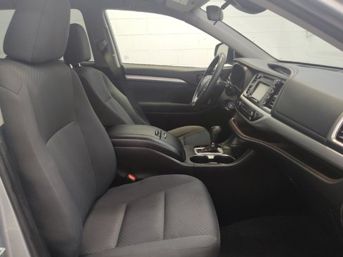 Used 2019 Toyota Highlander LE image 21
