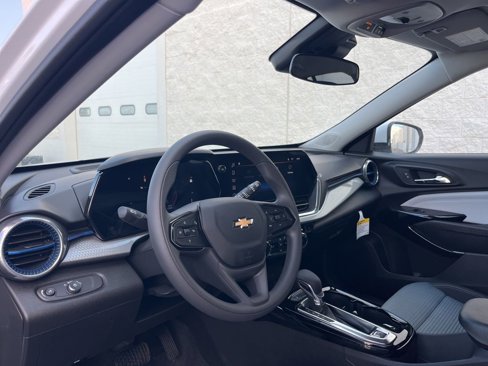 New 2025 Chevrolet Trax LT w/ LPO, Blackout Package image 10