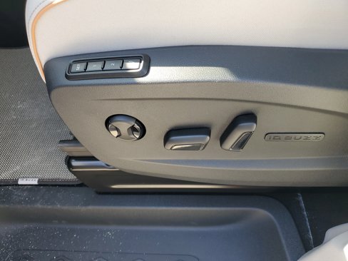 New 2025 Volkswagen ID. Buzz Pro S Plus image 17