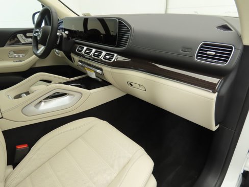 New 2026 Mercedes-Benz GLS 580 4MATIC image 19
