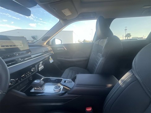 New 2025 Mitsubishi Outlander SE image 10