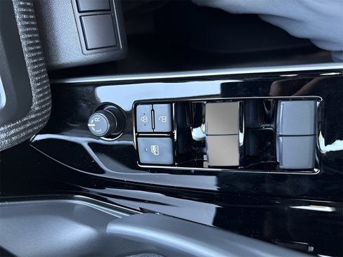 New 2025 Subaru Solterra Premium image 22