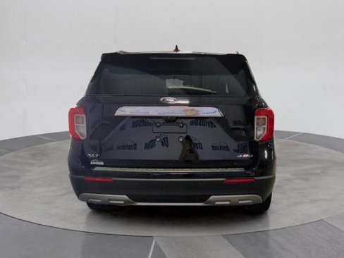 Certified 2022 Ford Explorer XLT w/ Equipment Group 202A image 5