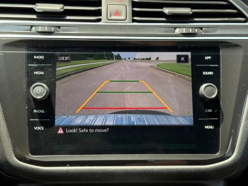 Used 2022 Volkswagen Tiguan SE image 21