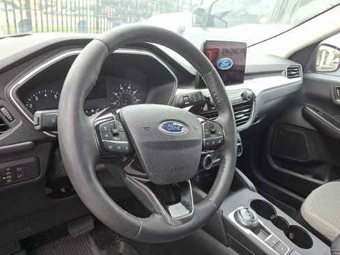 Certified 2022 Ford Escape SE w/ SE Sport Appearance Package image 4