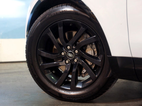 Used 2020 Land Rover Discovery Landmark image 15