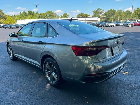 Used 2024 Volkswagen Jetta SE image 3