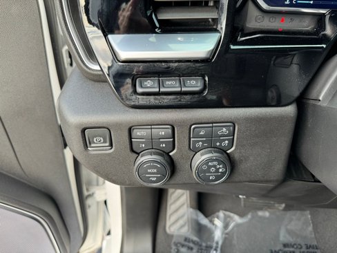 Used 2023 Chevrolet Silverado 1500 High Country w/ Technology Package image 12