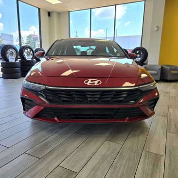 Used 2024 Hyundai Elantra SEL image 2