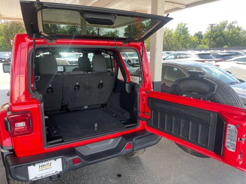 Used 2025 Jeep Wrangler Sahara image 30