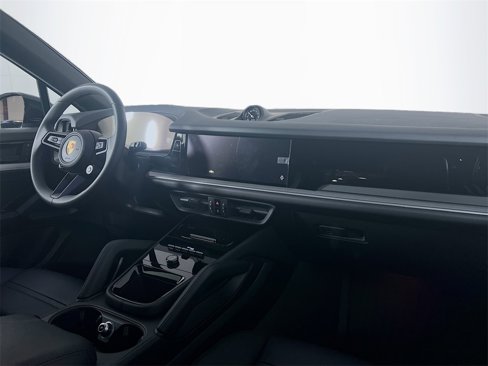 Used 2025 Porsche Cayenne Coupe image 26