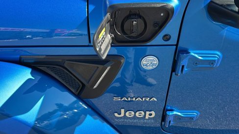 Used 2022 Jeep Wrangler Unlimited Sahara image 32