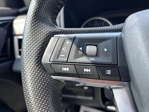 Used 2024 Mitsubishi Outlander AWD image 11