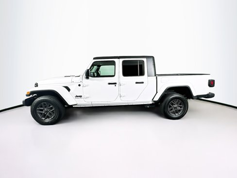 Used 2024 Jeep Gladiator Sport image 4