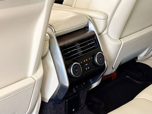 Used 2023 Land Rover Range Rover SE image 17