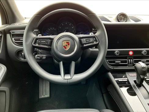 New 2026 Porsche Macan image 18