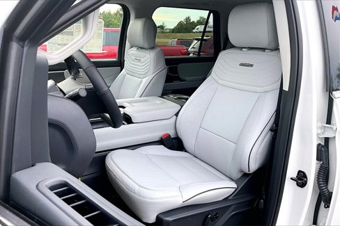 New 2025 Ford Expedition Platinum image 9