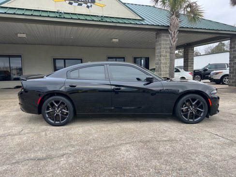 Used 2021 Dodge Charger SXT w/ Blacktop Package image 4