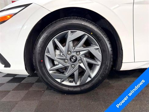 Used 2024 Hyundai Elantra SEL image 7