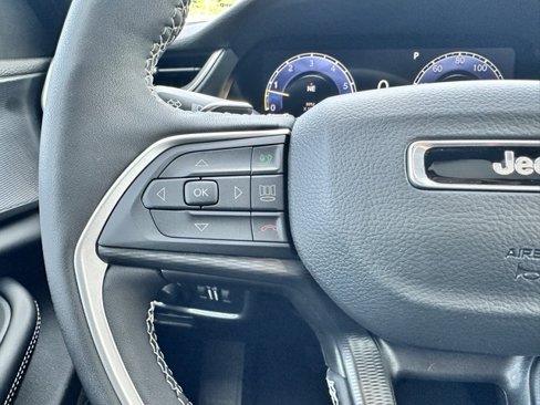 New 2025 Jeep Grand Cherokee Altitude image 15