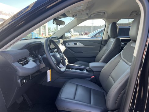 Used 2025 Ford Explorer Active image 7