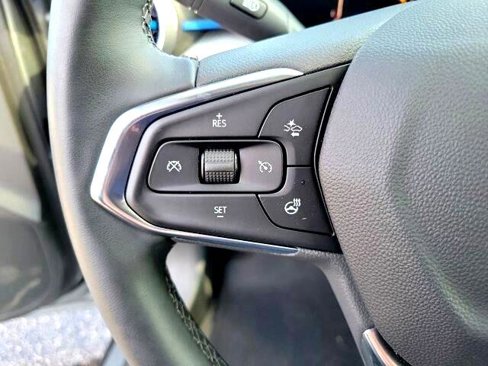Used 2025 Chevrolet Trax LT w/ Driver Confidence Package image 24