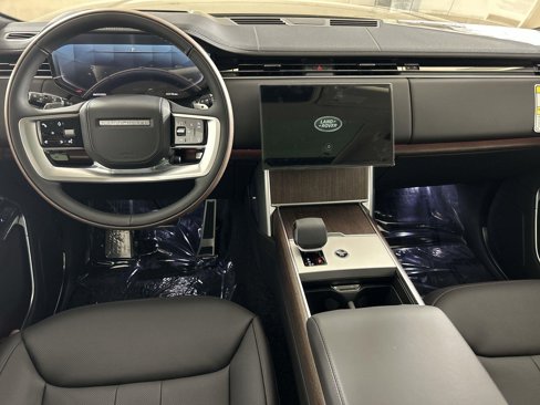 New 2025 Land Rover Range Rover Long Wheelbase SE image 10